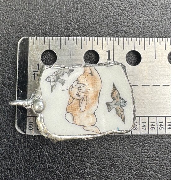 Reversible Peter Rabbit Wedgwood Broken China Pendant With Silver Artisan Bezel - Picture 3 of 12